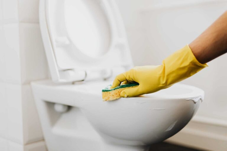 Bathroom cleaning tips to&nbsp;save time and worry